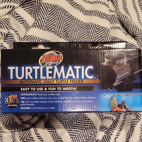 Zoo Med Turtlematic Automatic Turtle Feeder - Black - Picture 1 of 3